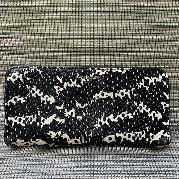 Coach Handbags - Coach Black & White Leather Wallet​​
